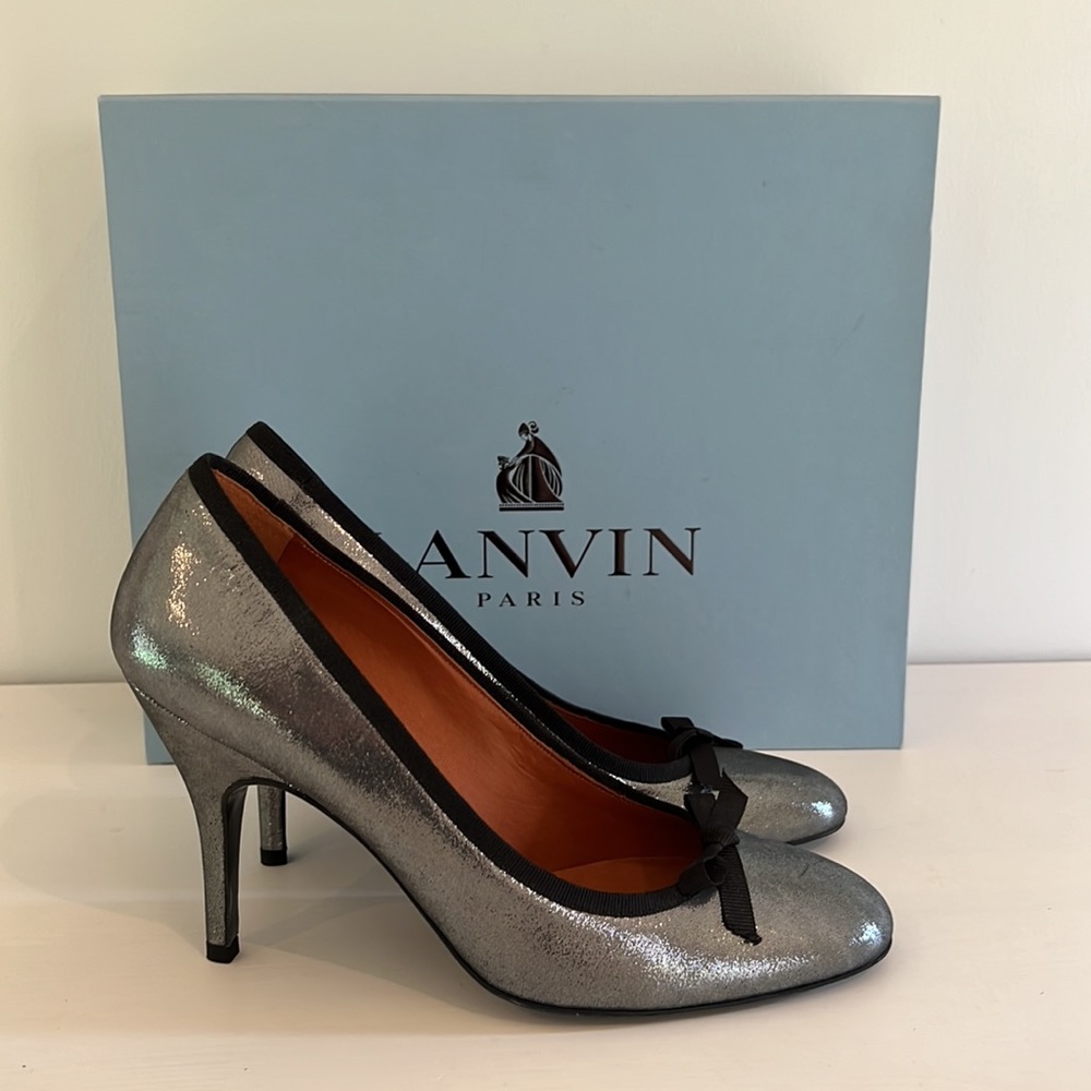 LANVIN winter 2008 pumps silver metallic with gros grain ribbon